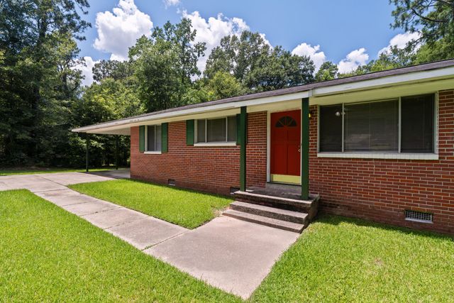 111 Victoria Dr., Hattiesburg, MS 39402