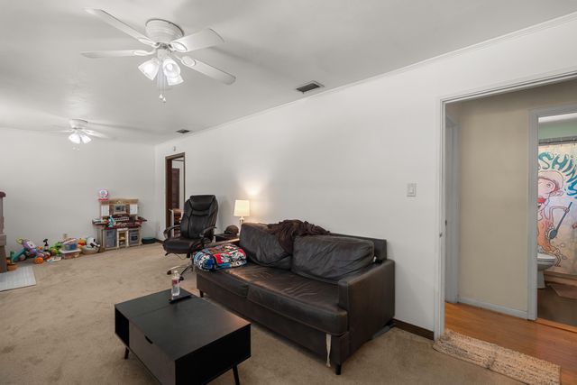 111 Victoria Dr., Hattiesburg, MS 39402