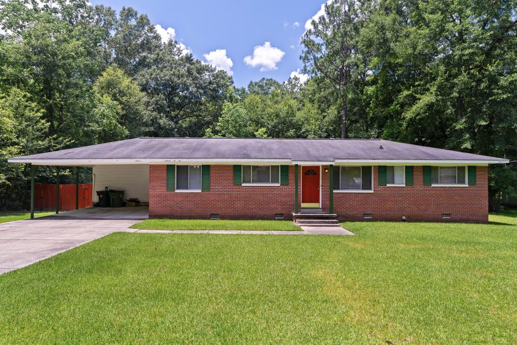 111 Victoria Dr., Hattiesburg, MS 39402