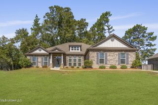 14 E Yellowstone, Hattiesburg, MS 39402