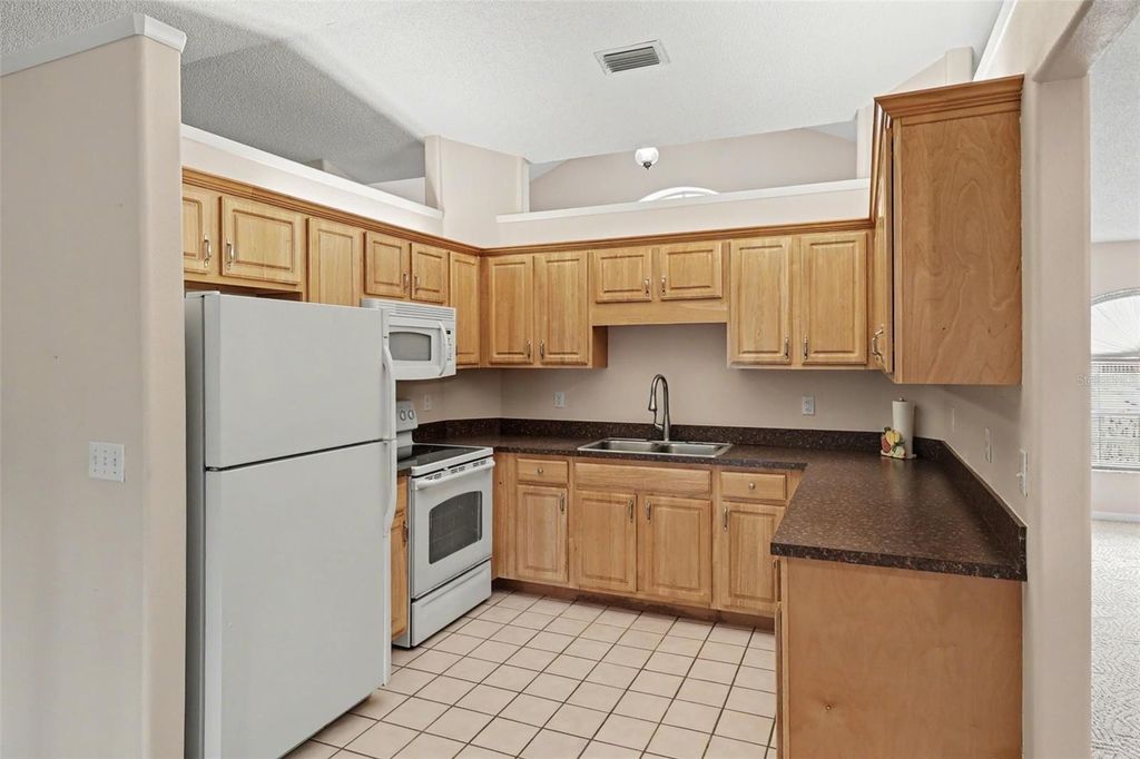 Image 6 of property listing at 875 GABRIEL AVENUE NE, Palm Bay, FL 32907