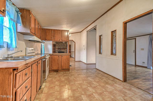 549 Pleasant Grove Road, Bluff City, TN 37618