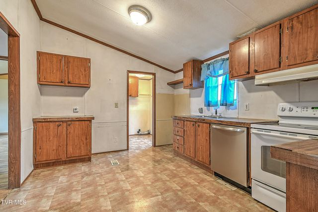 549 Pleasant Grove Road, Bluff City, TN 37618