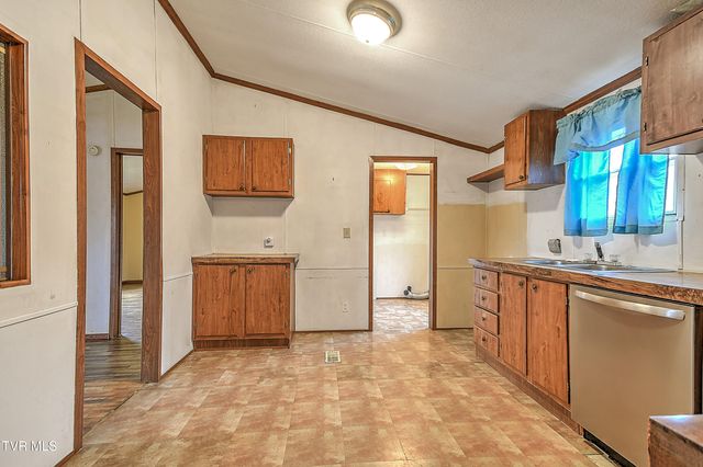 549 Pleasant Grove Road, Bluff City, TN 37618