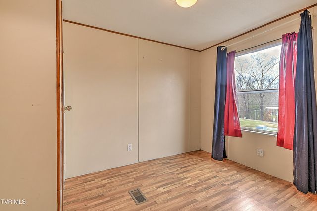 549 Pleasant Grove Road, Bluff City, TN 37618