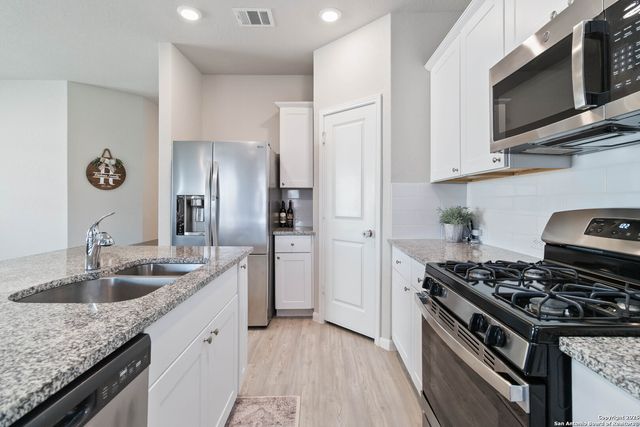 9611 Morgans Mills, San Antonio, TX 78254