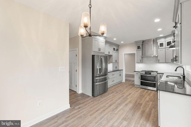 220 LAKELAND CIR, Middletown, VA 22645