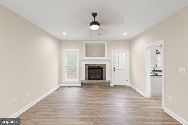 220 LAKELAND CIR, Middletown, VA 22645