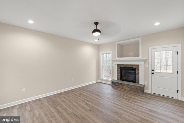 220 LAKELAND CIR, Middletown, VA 22645