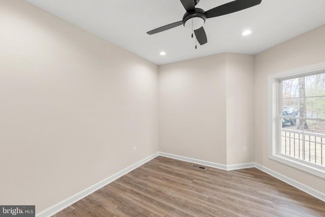 220 LAKELAND CIR, Middletown, VA 22645