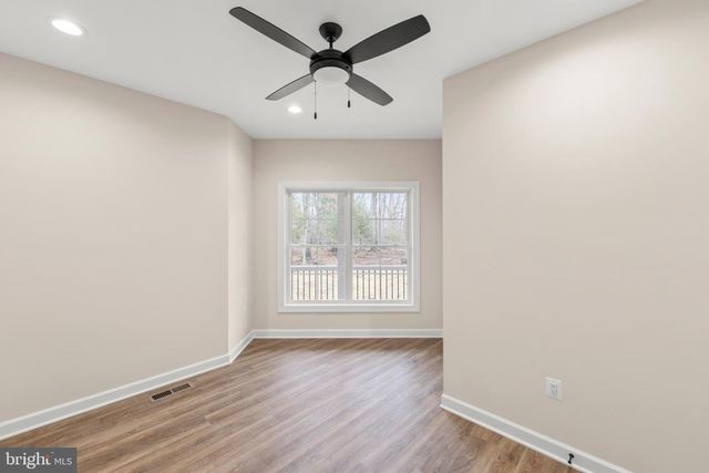 220 LAKELAND CIR, Middletown, VA 22645