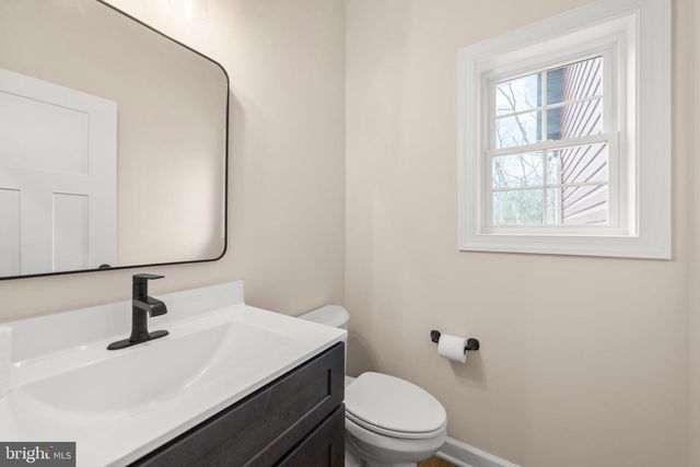 220 LAKELAND CIR, Middletown, VA 22645