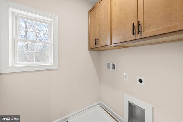 220 LAKELAND CIR, Middletown, VA 22645