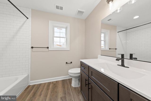 220 LAKELAND CIR, Middletown, VA 22645