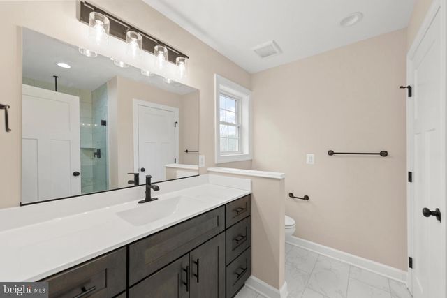 220 LAKELAND CIR, Middletown, VA 22645