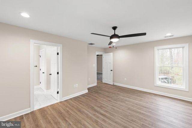 220 LAKELAND CIR, Middletown, VA 22645