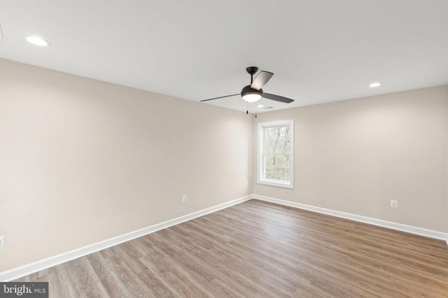 220 LAKELAND CIR, Middletown, VA 22645