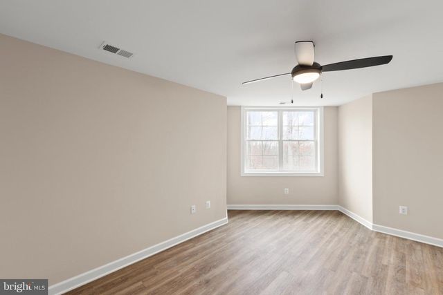 220 LAKELAND CIR, Middletown, VA 22645