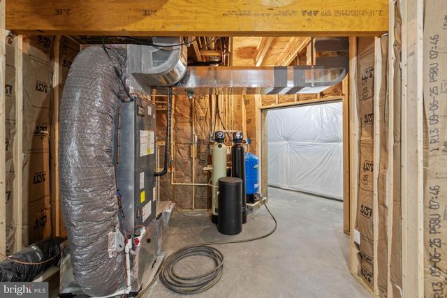 220 LAKELAND CIR, Middletown, VA 22645