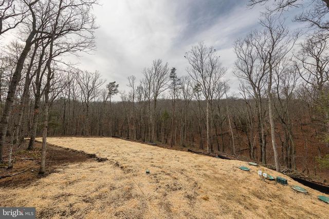 220 LAKELAND CIR, Middletown, VA 22645