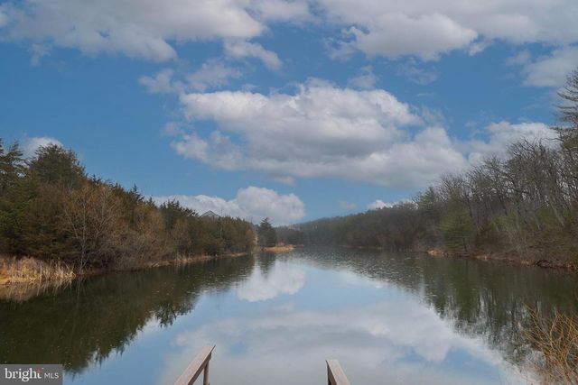 220 LAKELAND CIR, Middletown, VA 22645