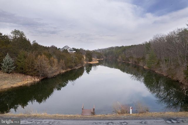 220 LAKELAND CIR, Middletown, VA 22645