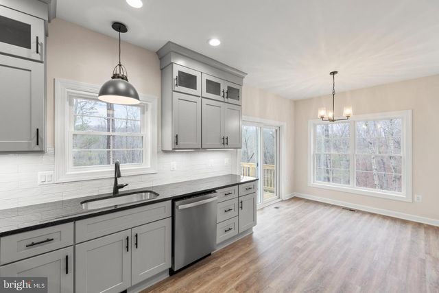 220 LAKELAND CIR, Middletown, VA 22645