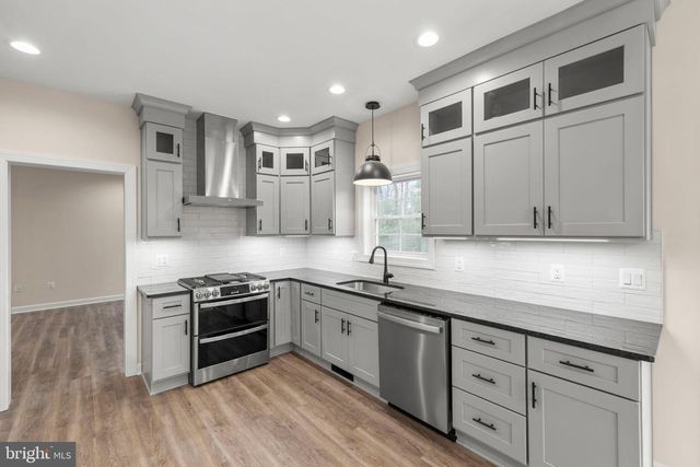 220 LAKELAND CIR, Middletown, VA 22645