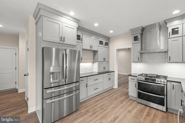 220 LAKELAND CIR, Middletown, VA 22645