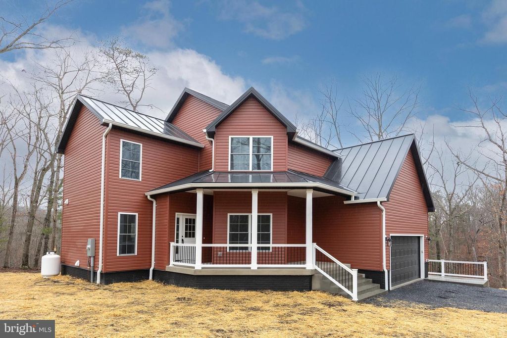 220 LAKELAND CIR, Middletown, VA 22645