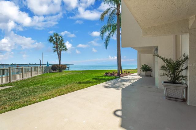 7520 SUNSHINE SKYWAY LANE S P5, St Petersburg, FL 33711
