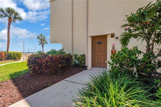 7520 SUNSHINE SKYWAY LANE S P5, St Petersburg, FL 33711