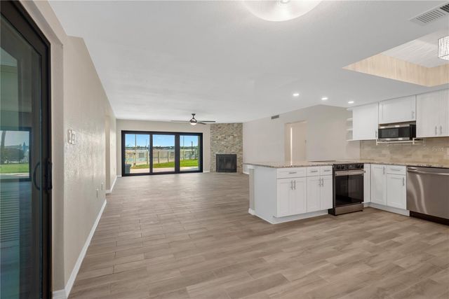 7520 SUNSHINE SKYWAY LANE S P5, St Petersburg, FL 33711