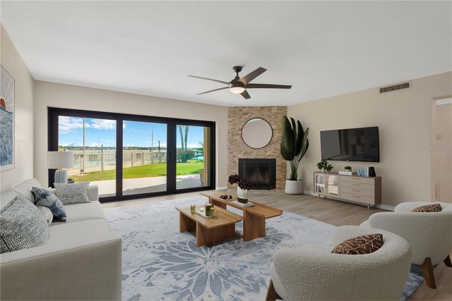 7520 SUNSHINE SKYWAY LANE S P5, St Petersburg, FL 33711