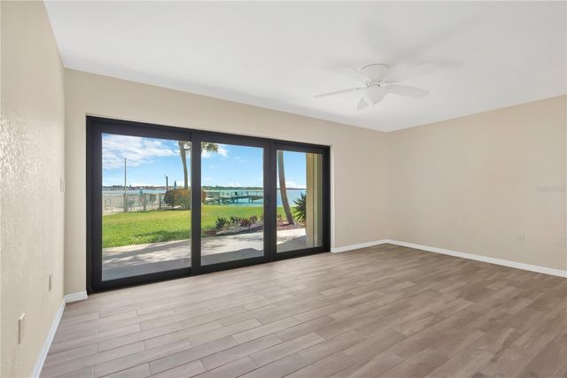 7520 SUNSHINE SKYWAY LANE S P5, St Petersburg, FL 33711