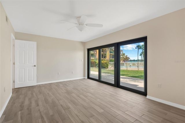 7520 SUNSHINE SKYWAY LANE S P5, St Petersburg, FL 33711
