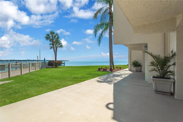 7520 SUNSHINE SKYWAY LANE S P5, St Petersburg, FL 33711