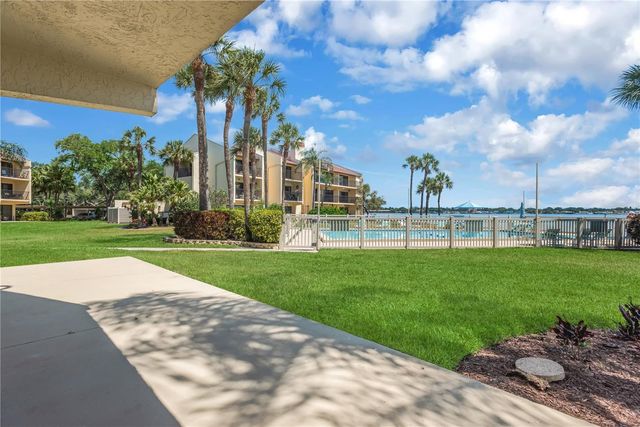 7520 SUNSHINE SKYWAY LANE S P5, St Petersburg, FL 33711