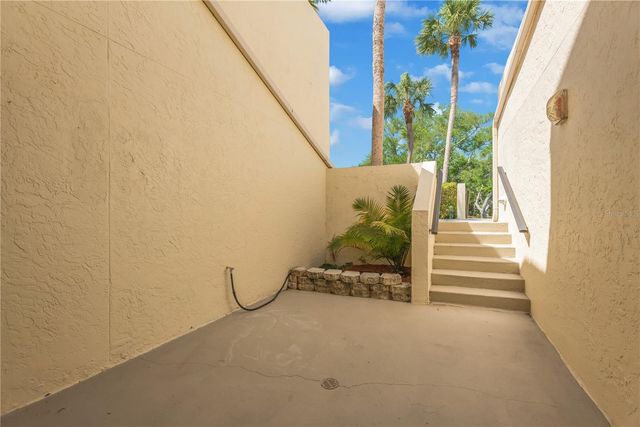 7520 SUNSHINE SKYWAY LANE S P5, St Petersburg, FL 33711