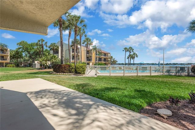 7520 SUNSHINE SKYWAY LANE S P5, St Petersburg, FL 33711
