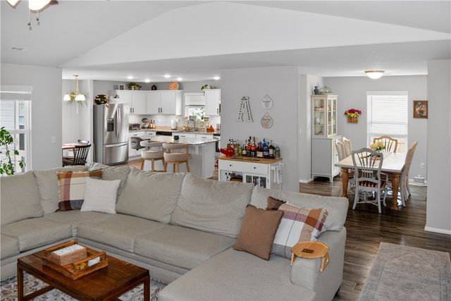 2407 Maplewood Avenue, Lowell, AR 72745