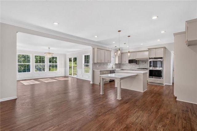 20 SE Meadowbrook Drive, Lee's Summit, MO 64082