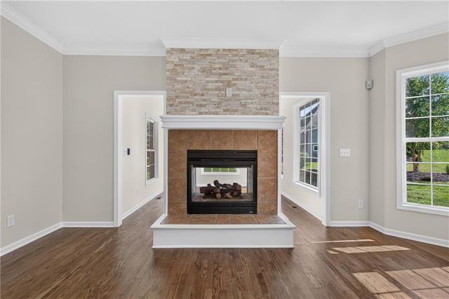 20 SE Meadowbrook Drive, Lee's Summit, MO 64082