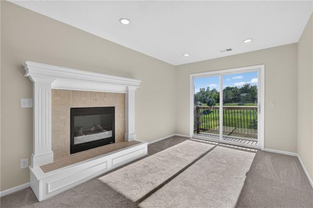 20 SE Meadowbrook Drive, Lee's Summit, MO 64082