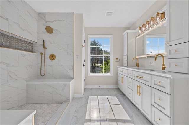 20 SE Meadowbrook Drive, Lee's Summit, MO 64082