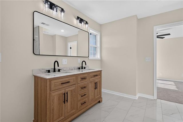 20 SE Meadowbrook Drive, Lee's Summit, MO 64082