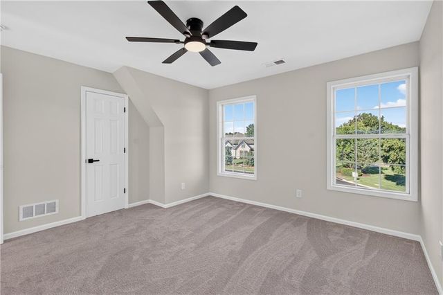 20 SE Meadowbrook Drive, Lee's Summit, MO 64082