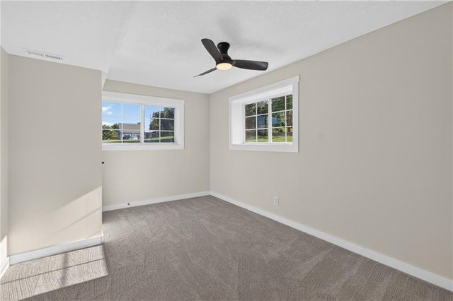 20 SE Meadowbrook Drive, Lee's Summit, MO 64082