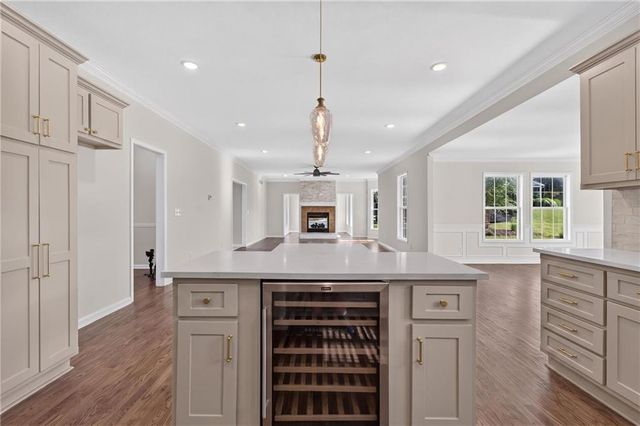 20 SE Meadowbrook Drive, Lee's Summit, MO 64082