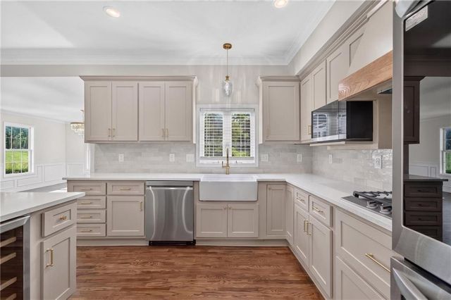 20 SE Meadowbrook Drive, Lee's Summit, MO 64082